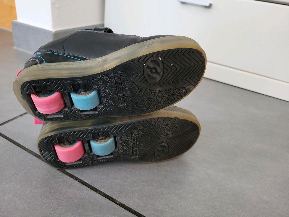 Heelys Schuhe mit Rollen Gr. 32 in Gablingen