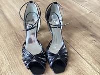 Sandalette schwarz Größe EU 40; US 6,5, High Heel  8,5cm Niedersachsen - Rodenberg Vorschau