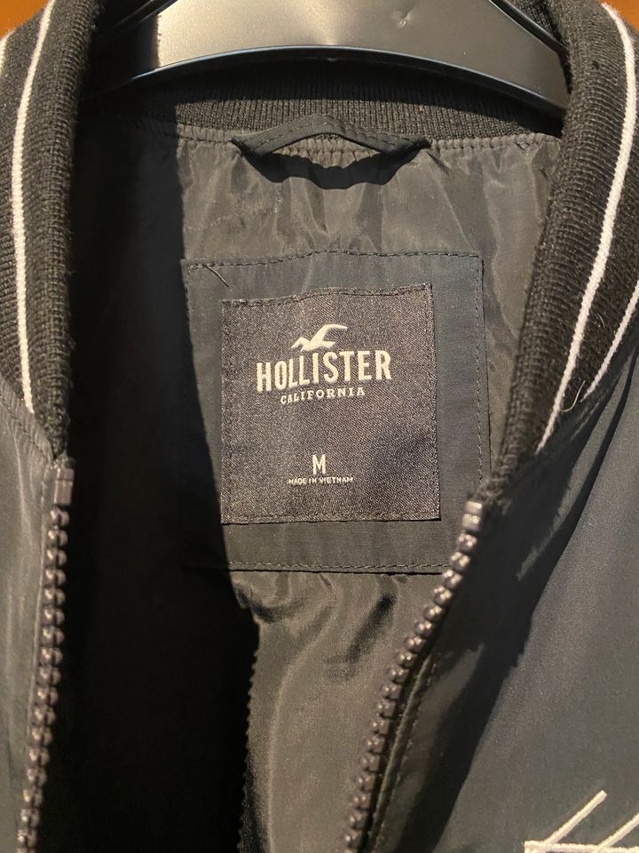 Hollister leichte Jacke Gr. M in Leverkusen