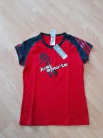 Adidas Oberteil rot mit schwarzen Ärmeln und Aufdruck vorne. Duisburg - Meiderich/Beeck Vorschau