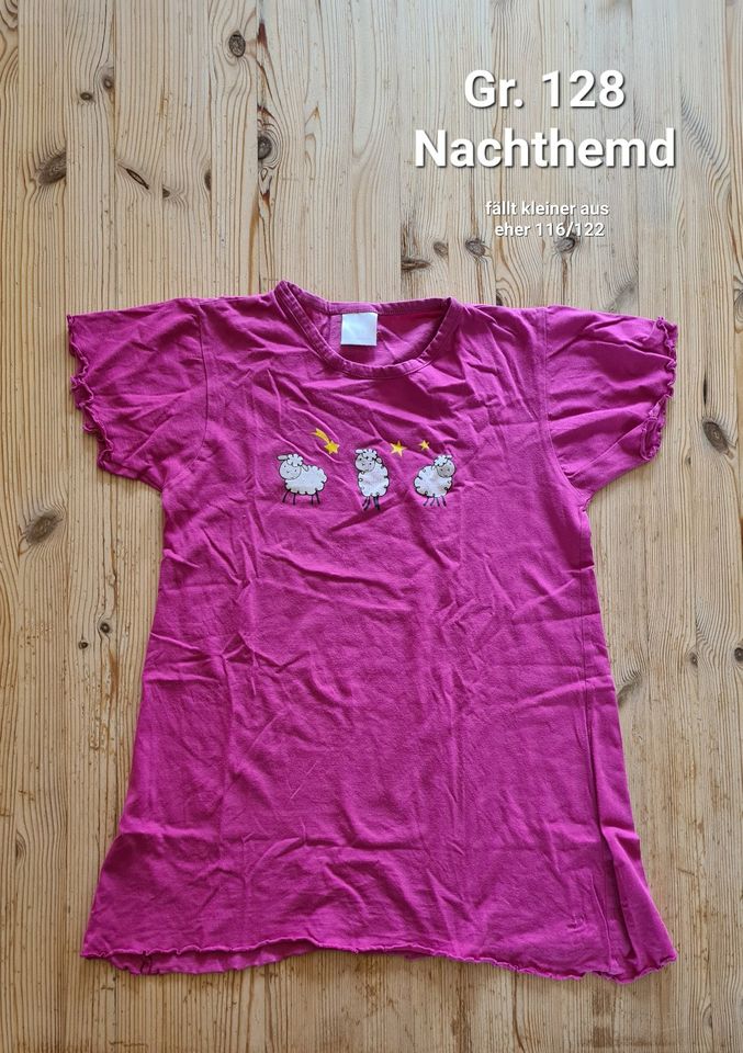 Nachthemd, Schlafanzug, Shorty Gr. 110/116, 122 in Wutzow