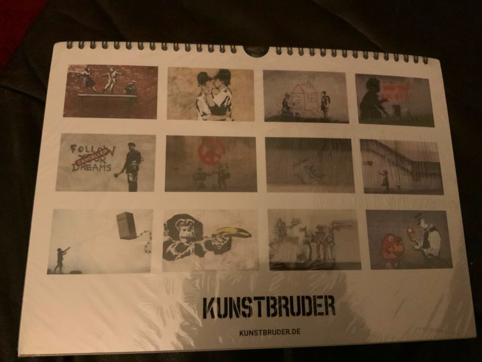 Banksy Kunst Kalender 2023 noch eingeschweißt von Kunstbruder in Hannover