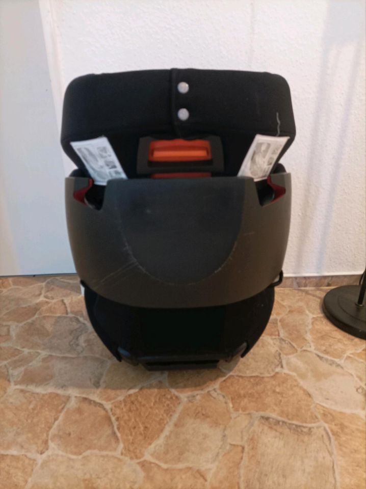 Verkaufe Babyautositz (15-36 kg) in Schwedeneck