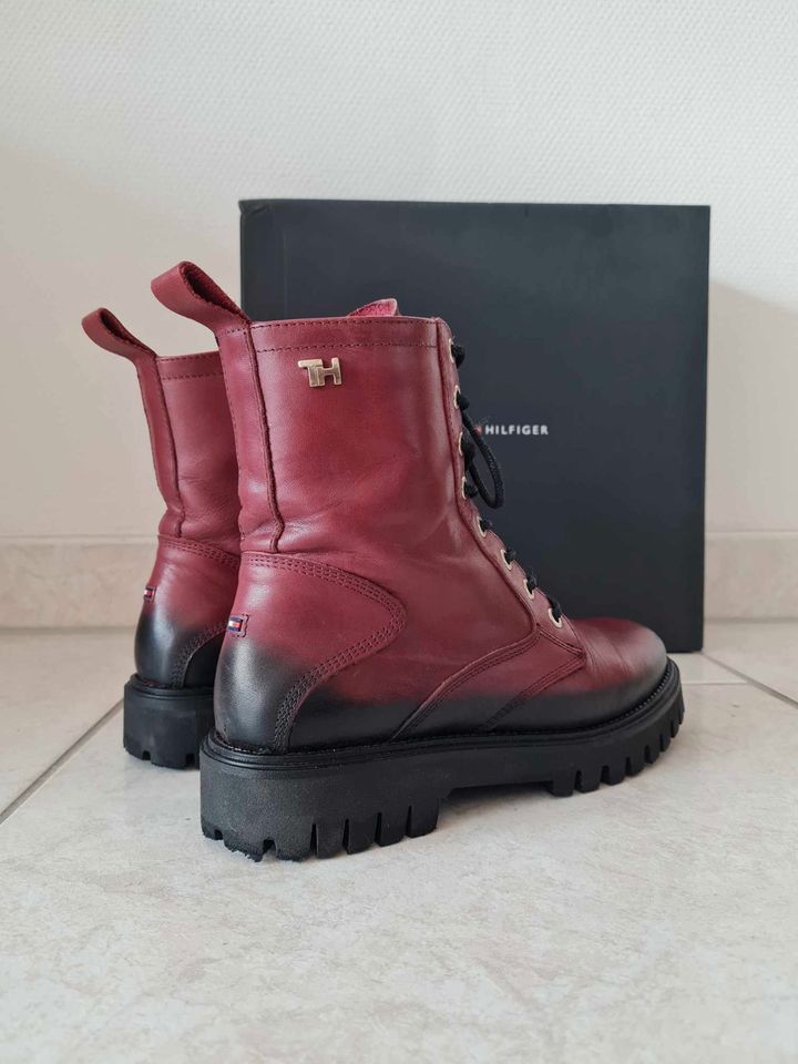 Tommy Hilfiger Boots aus Leder in bordeaux rot Gr. 37 in Moers