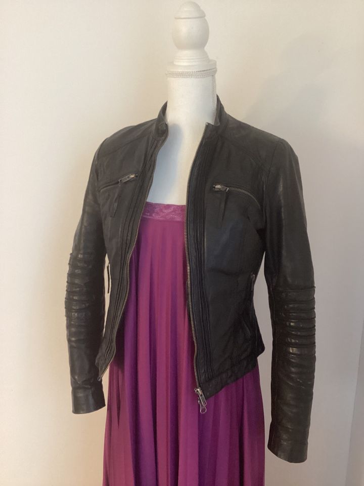 Pepe Jeans Lederjacke Bikerjacke Gr. 34 / XS schwanz *neuwertig* in Besigheim