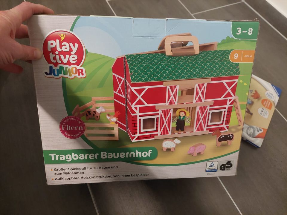 Playtive tragbarer Bauernhof aufklappbar Kinder Spielzeug NEU in Seevetal