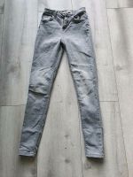 Graue Jeans Gr. 34 Nordrhein-Westfalen - Moers Vorschau