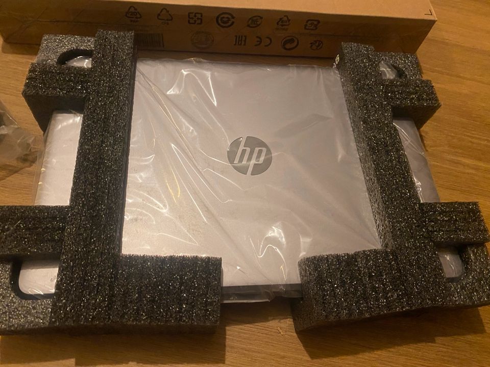 Laptop NEU!! HP 250 G6 - Intel Core i3 - 15 Zoll - 8 GB RAM in München