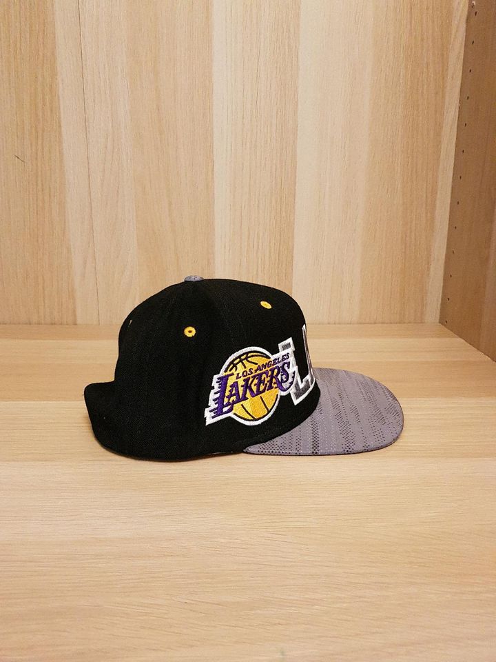 L.A. Lakers Cap Adidas in Nürnberg (Mittelfr)