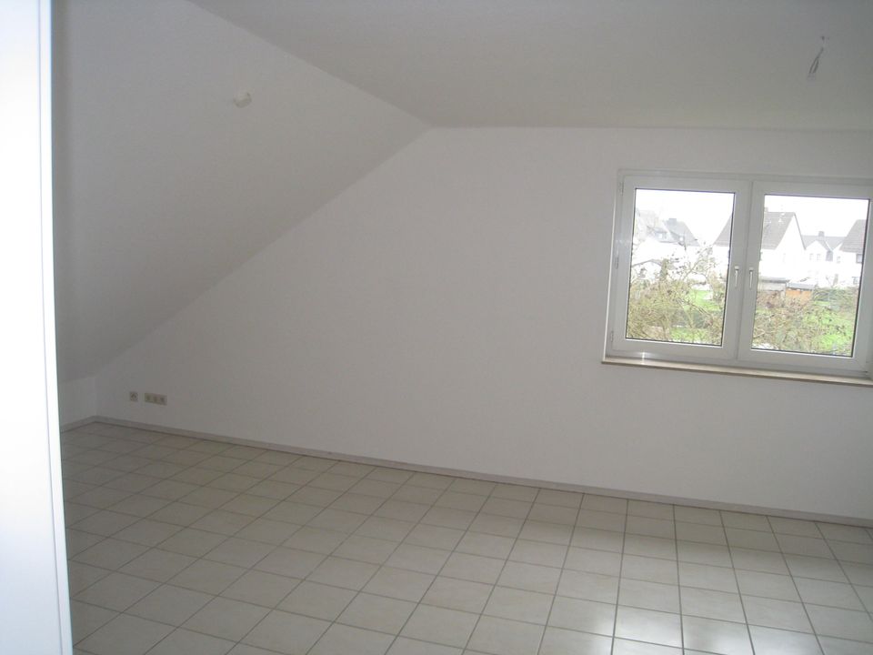 Ruhige 2 Zimmer Dachgeschoß- Wohnung ca. 50 qm Odersbach in Weilburg