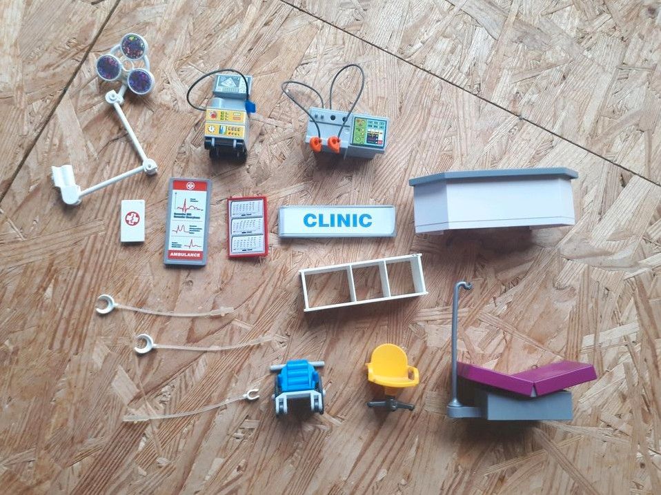 Playmobil Möbel und Figuren - Ambulanz Krankenhaus in Holzgerlingen