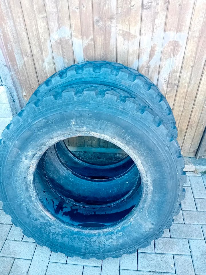 Reifen Michelin  275/80 R20 in Tannenbergsthal