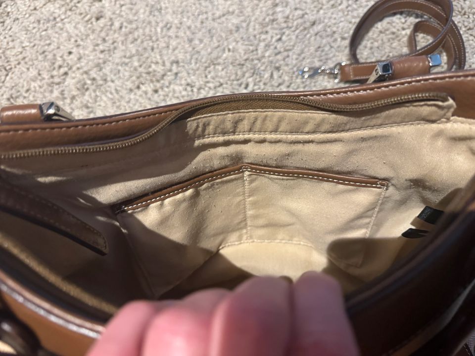 Aigner Tasche Leder Leinen Umhängetasche Henkeltsche beige in Wolfenbüttel