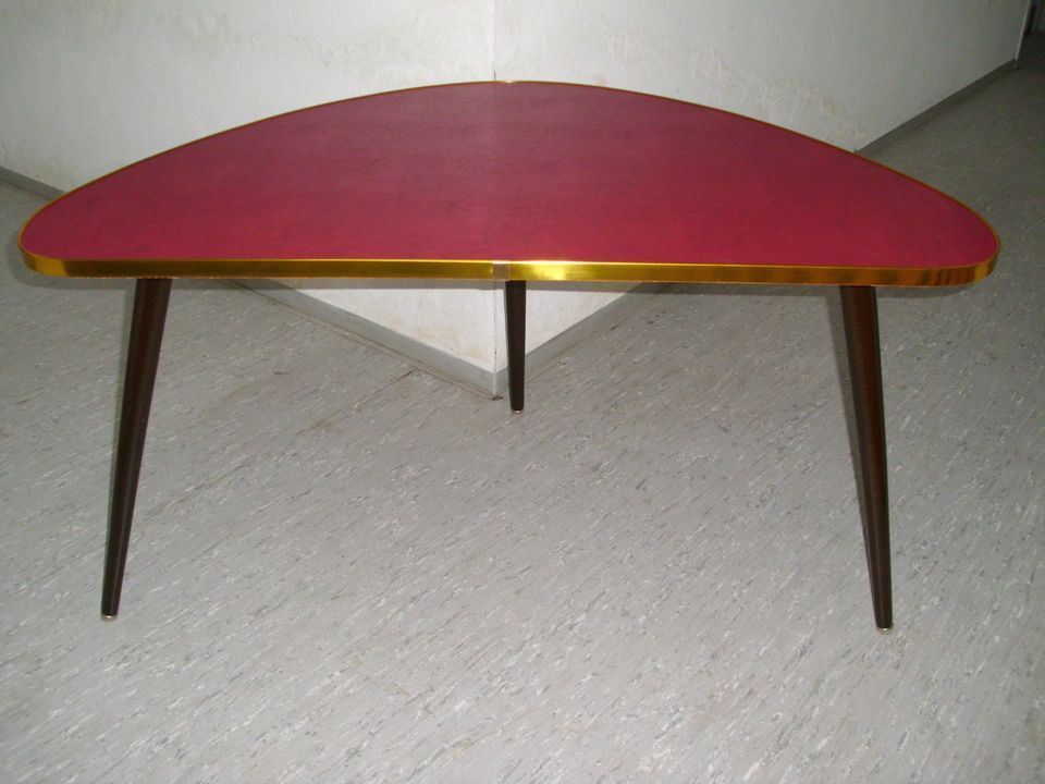 Schöner großer neuwertiger Nierentisch Coffee Table D=110cm rot in Gauting