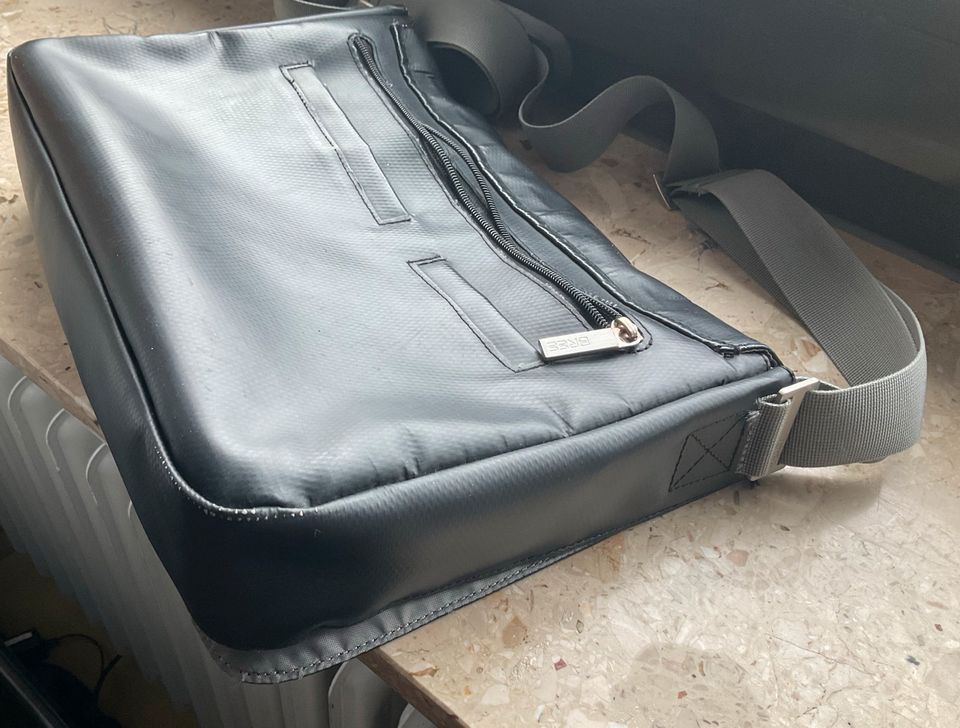 Bree Punch 61 Notebook / Tablet Messanger Bag / Tasche in Meerbusch