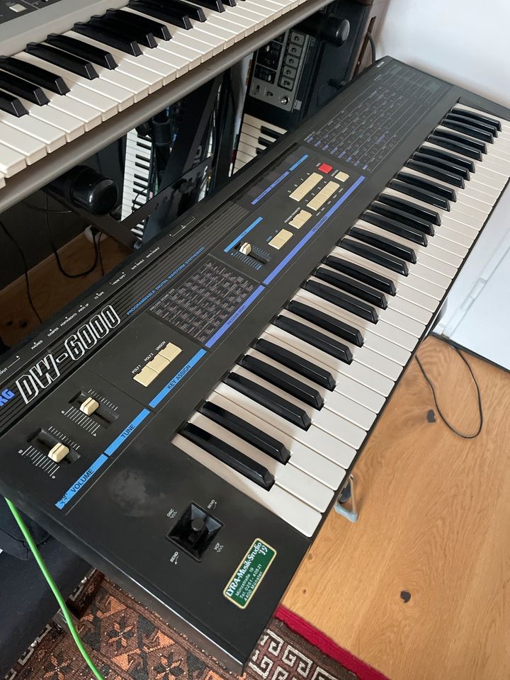 Korg DW-6000 Hybrid analog digital Synthesizer Keyboard in Berlin