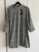 H&M Kleid mit Applikationen Nordrhein-Westfalen - Engelskirchen Vorschau