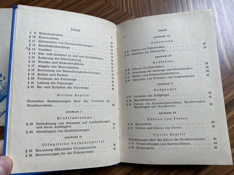 DDR Straßenverkehrs- und Autobahnordnung  GDR vintage straßenverk in Jüterbog