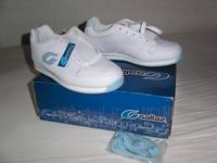 Sportschuhe Gr. 38 1/2 (5 1/2) NEU & OVP mit 2 Paar Schnürsenkel Hessen - Dietzhölztal Vorschau