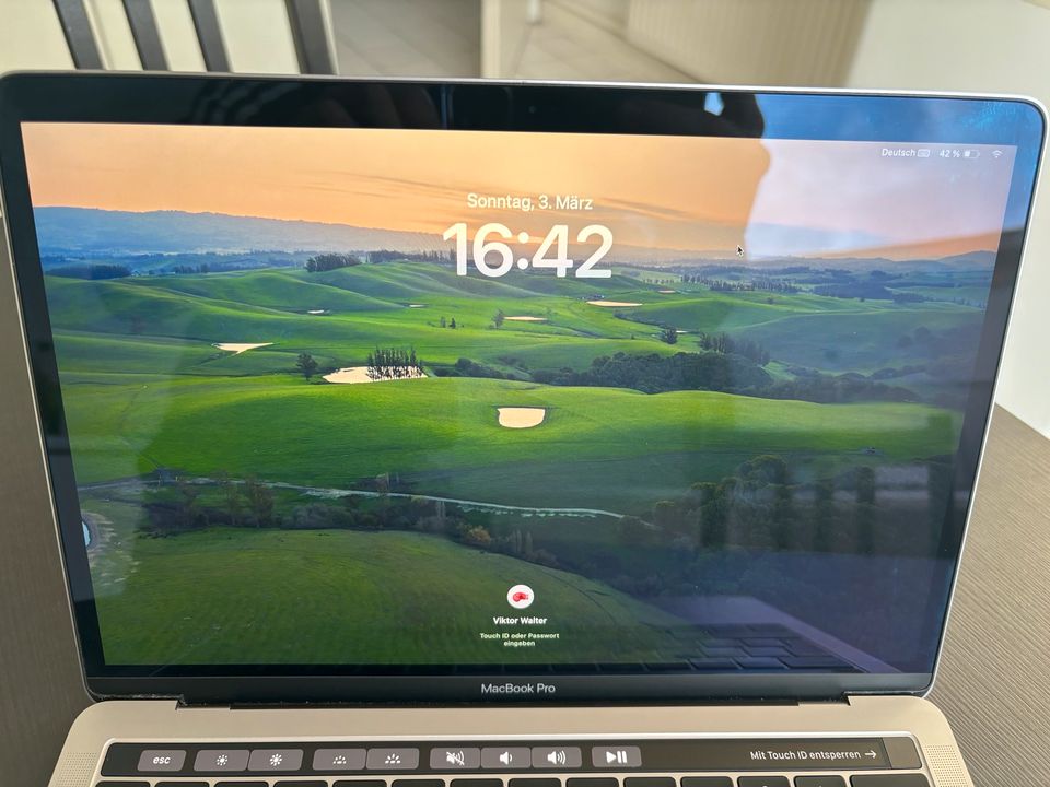 Apple MacBook Pro 2019 / 13,3“ / 8GB RAM / 256GB SSD / 1,4 GHz i5 in Karlsruhe