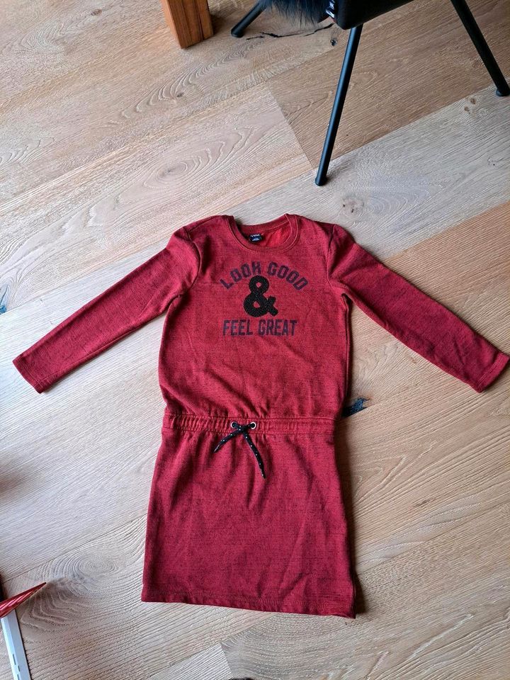 Sweat Kleid Mädchen rot Gr. 146 152 TOP in Oberndorf am Neckar