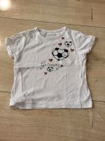 Staccato Mädchen T-Shirt in Größe 92/ 98 Fußball Herzen Kreis Ostholstein - Süsel Vorschau