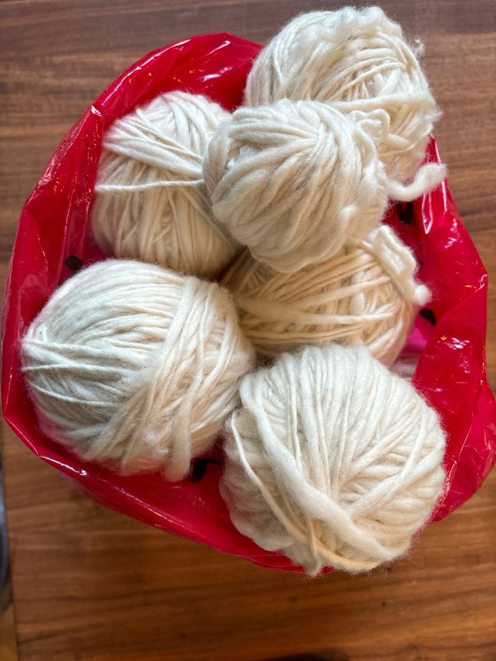 Wollpaket ca 1.2 kg weiß We Are Knitters in Stuttgart