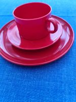 Kaffee-Service in rotem Plastik: Tasse, Untertasse, Teller Köln - Köln Dellbrück Vorschau