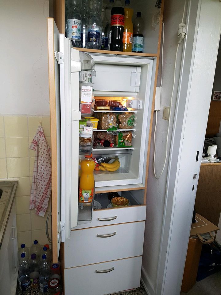 Kühlschrank mit schrank zu Verschenken in Hamburg