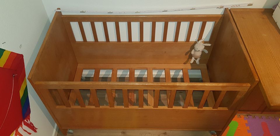 Baby-/Kinderbett (etwa 120x60cm) inkl. Matratze in Lübeck