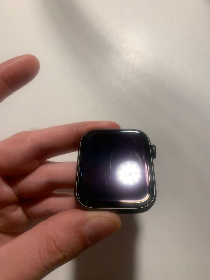 Apple wach 6 GPS 44mm in Linsengericht