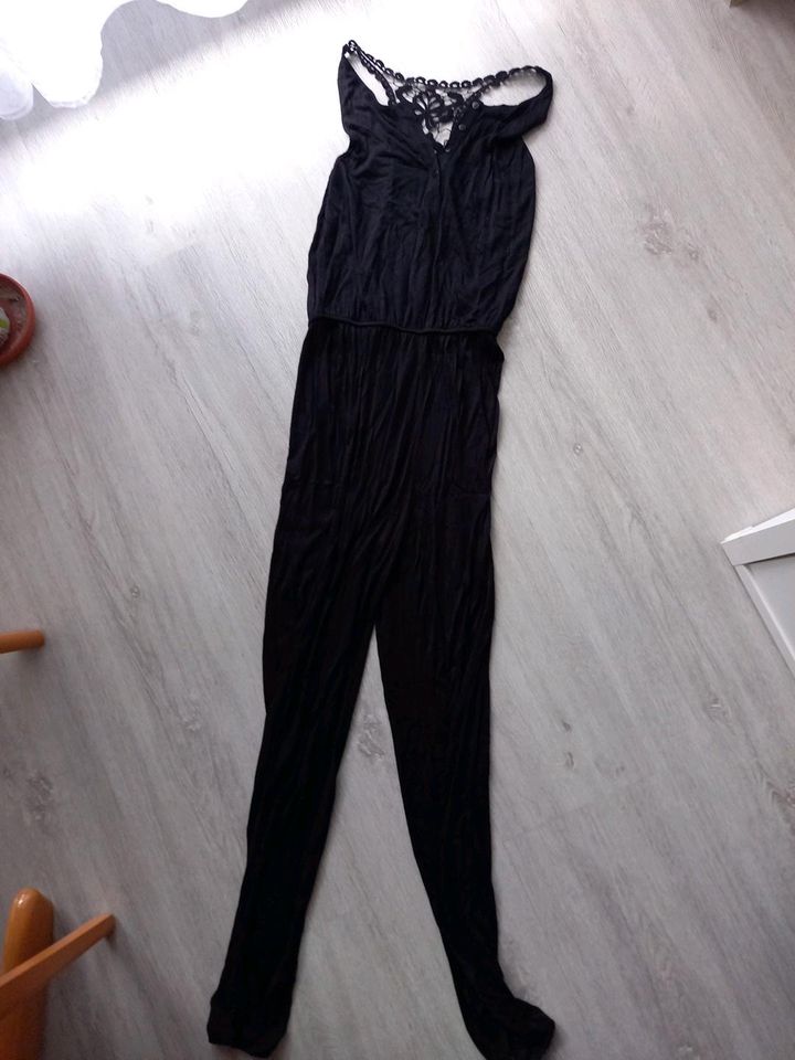Jumpsuit schwarz Größe 170 in Vaihingen an der Enz