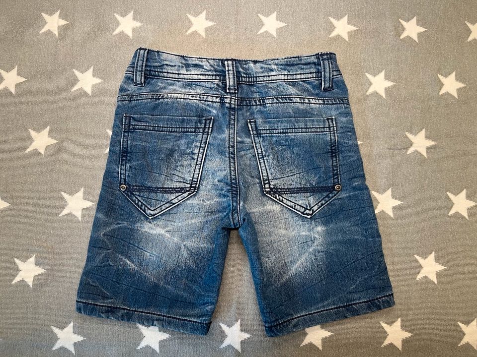 Kurze Hose Jeans Shorts Gr. 104 in Barnstorf