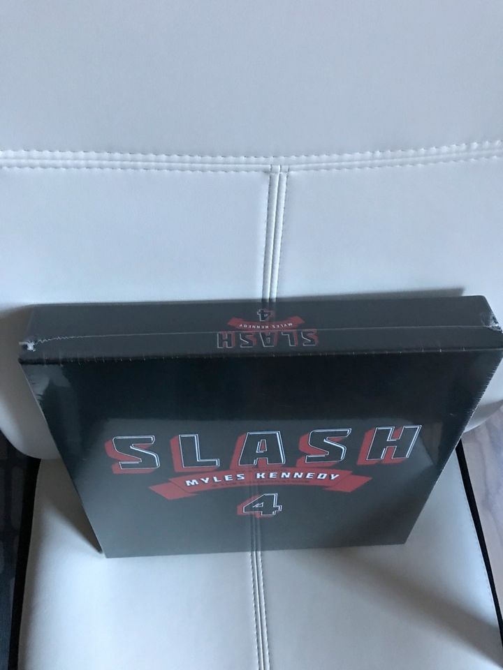 Slash - 4 - Deluxe Box incl vinyl CD MC mini Gitarre etc neu in Schimberg