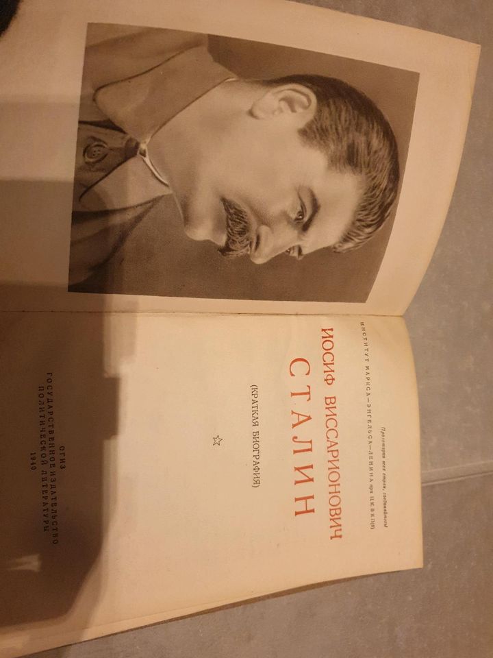 antikes russisches Buch über Stalin von 1940 in Vaterstetten
