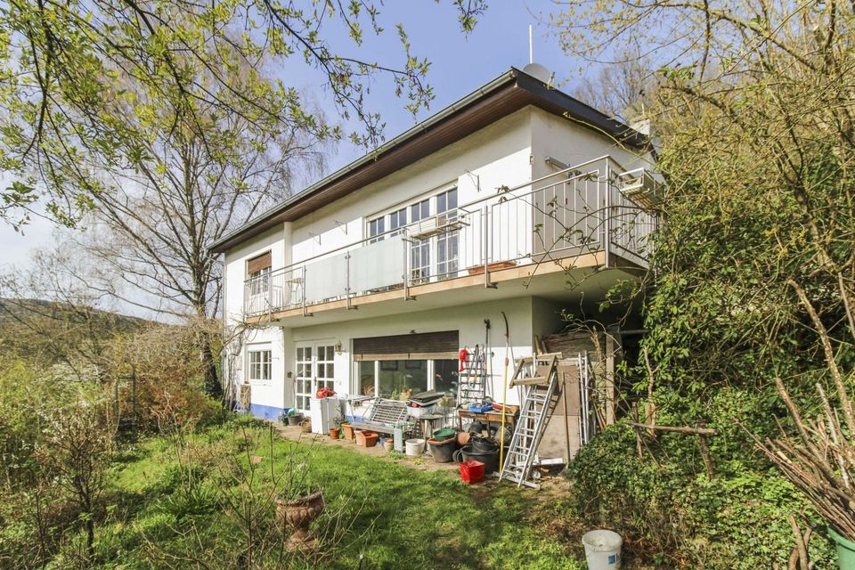 Wohnen mit Grün: EFH mit Potenzial für ZFH und toller Aussicht in naturnaher Lage von Oberzent in Oberzent