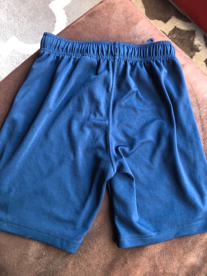 Shorts Sport H&M NEUw blau Basic 146/152 in Olching