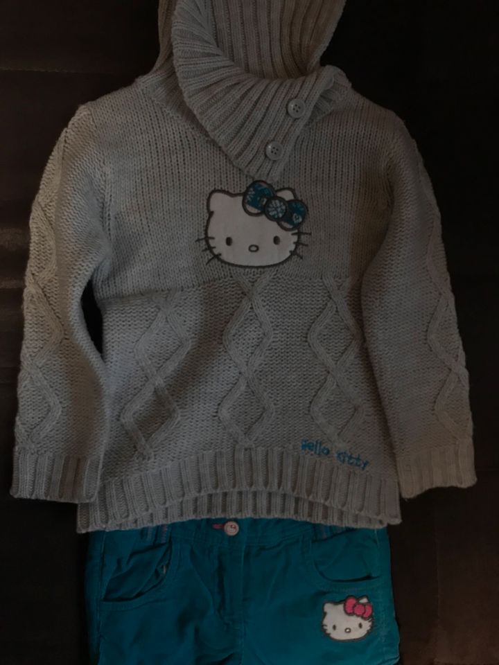 Hello Kitty Pullover und Hose gefüttert Gr. 110/116 in Tann