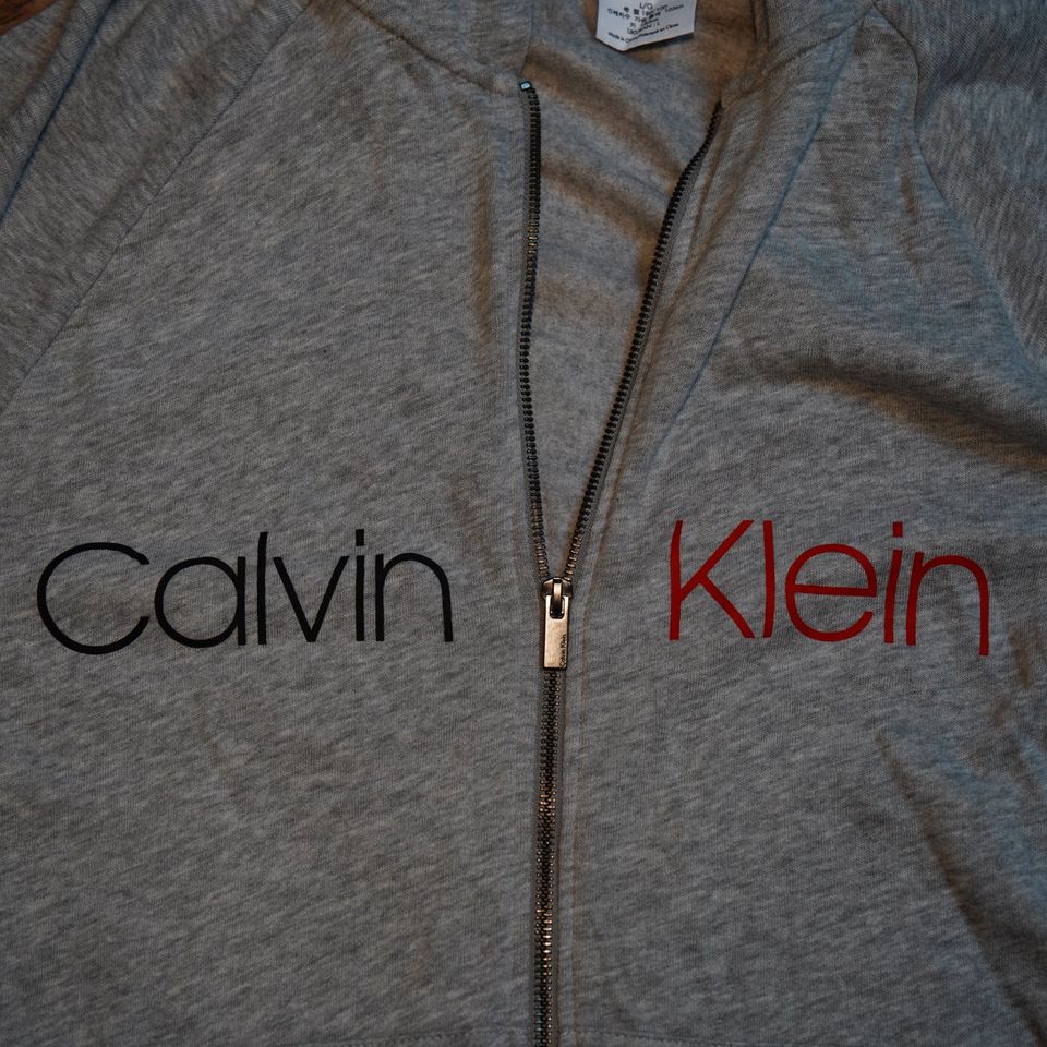 CALVIN KLEIN PULLOVER SWEATSHIRT KAPUZE GR. L GRAU in Recke