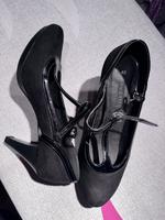 NEU Bugatti Riemchen Pumps schwarz Damen Schuhe Gr 40 Bayern - Rottendorf Unterfr Vorschau