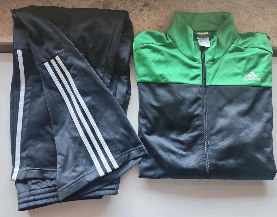 Adidas Jogginganzug Hose und Trainingsjacke in Allendorf