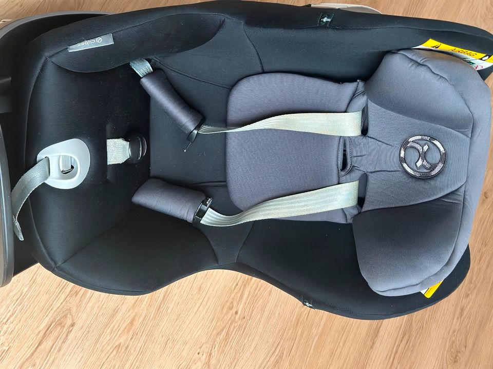 Autositz Babyschale Babysitz Station Sirona Isize Gold Isofix in Kitzingen