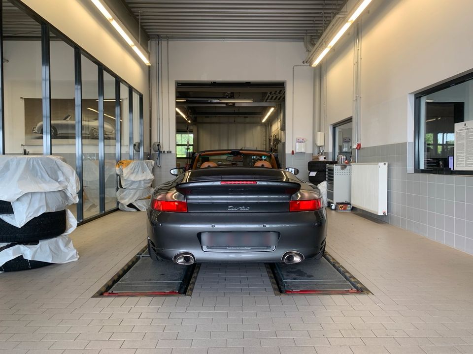 Porsche 911 Turbo Cabrio 996 Exclusive Umfänge in Stuttgart