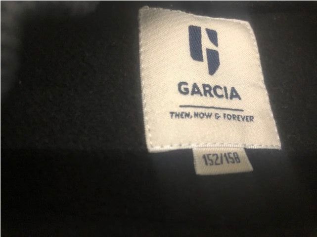 Garcia Sweatshirt schwarz Gr. 152/158 "story telling" in Offenburg