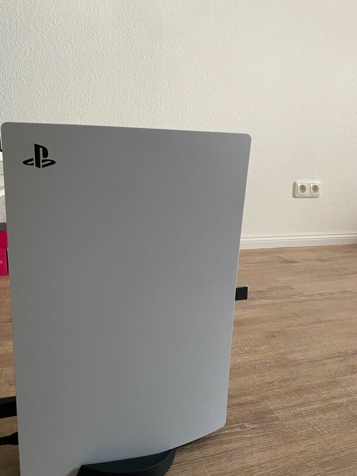 Ps5 Disk / Headset / 2 Controller / 2 Spiele u. Fernbedienung in Eutin