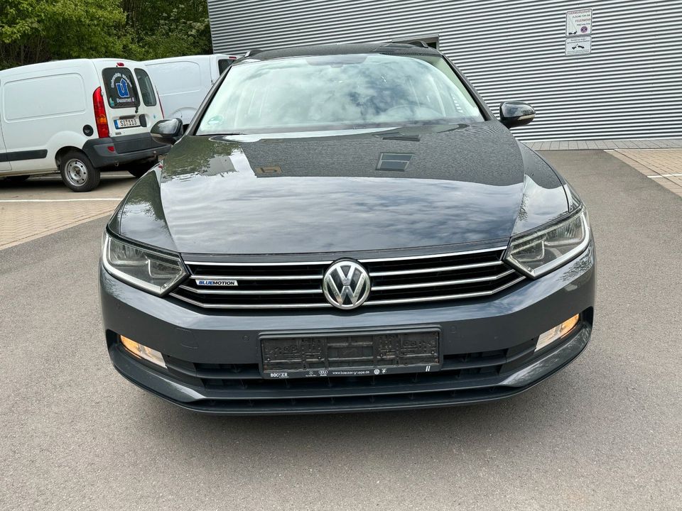 Volkswagen PASSAT VARIANT 2.0 TDI SCR DSG BlueMotion 1 Hand in Siegen
