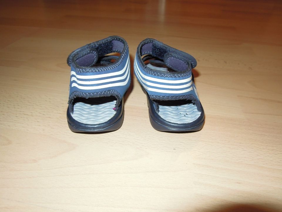 3 x 22 Kinderschuhe Lederschuhe Hausschuhe Badeschuhe Gummistiefe in Oberhausen