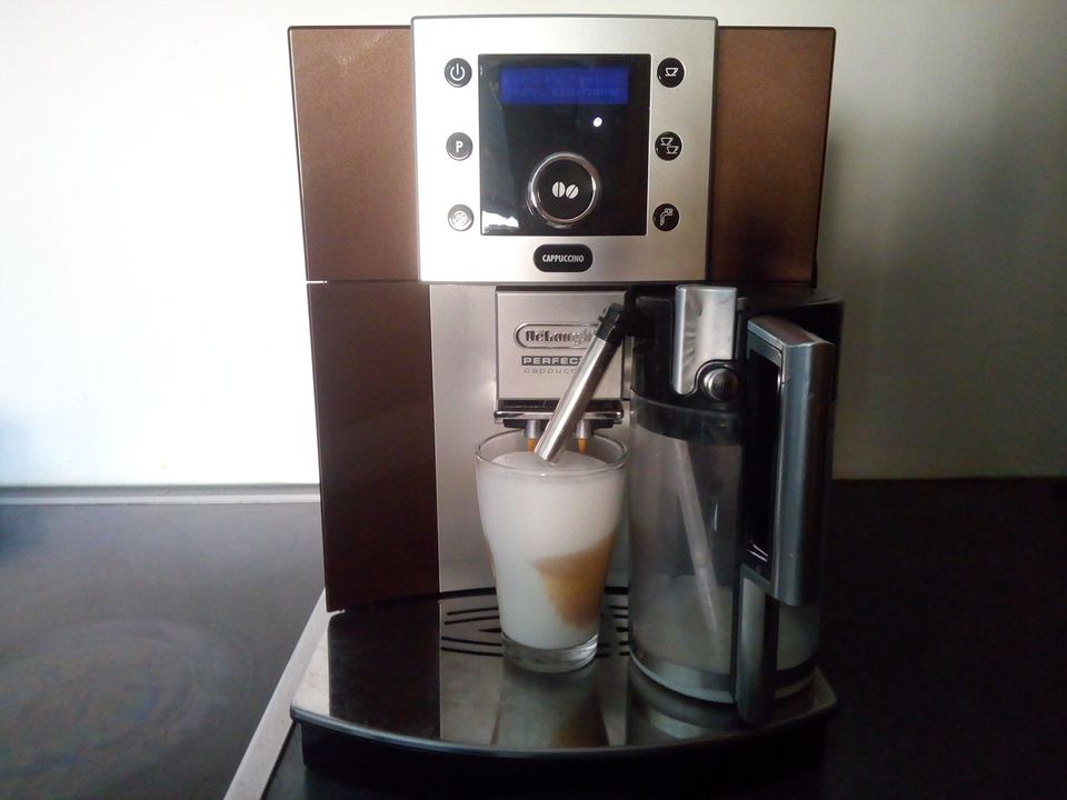 Kaffeevollautomat DeLonghi perfecta cappuccino Esam 5550 in Berlin
