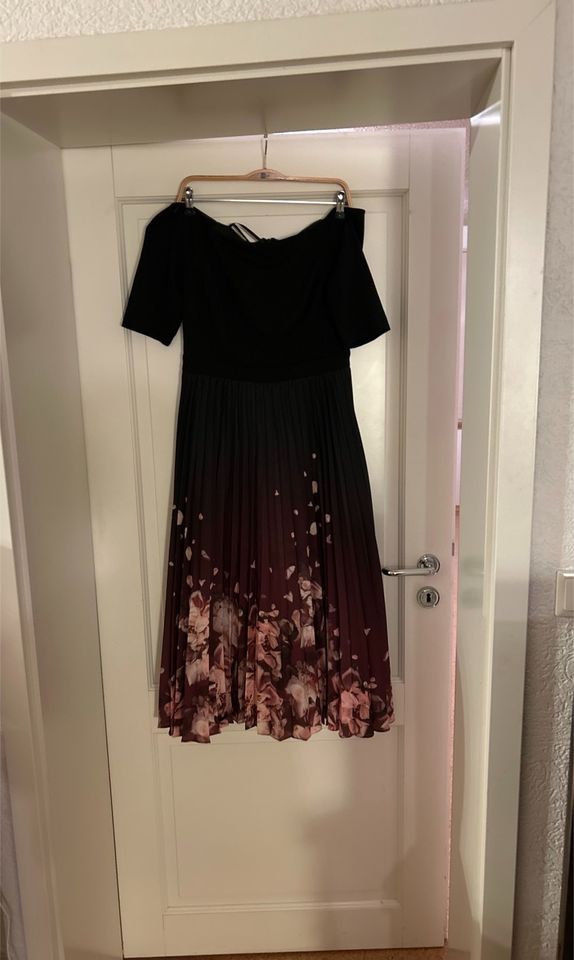 Schönes Midi-Kleid Plissee und Blumen british style Gr 38 in Lautertal