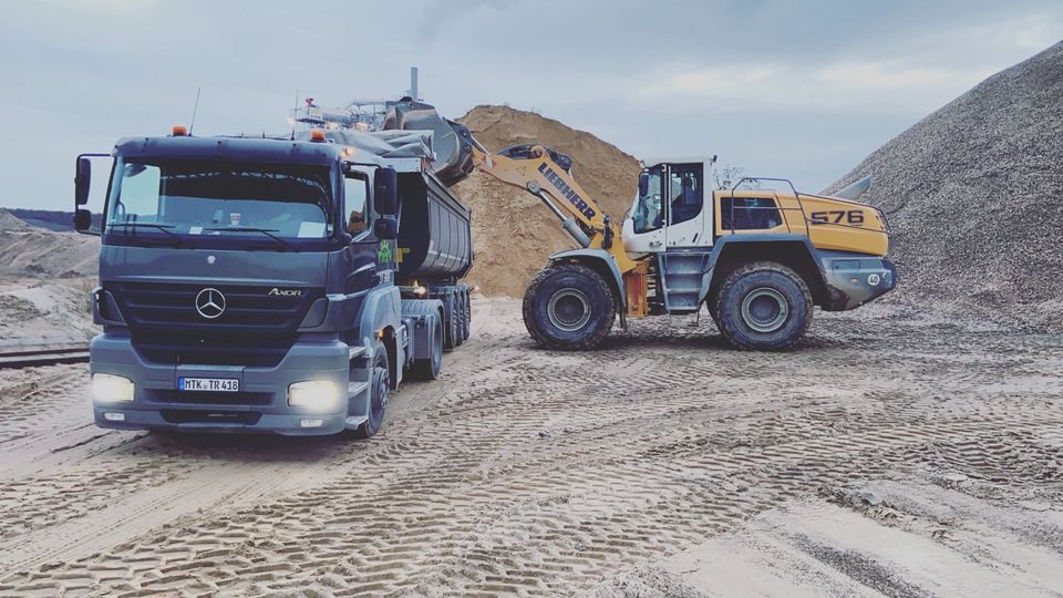 Sattelzug Transporte Diensrleistung in Flörsheim am Main